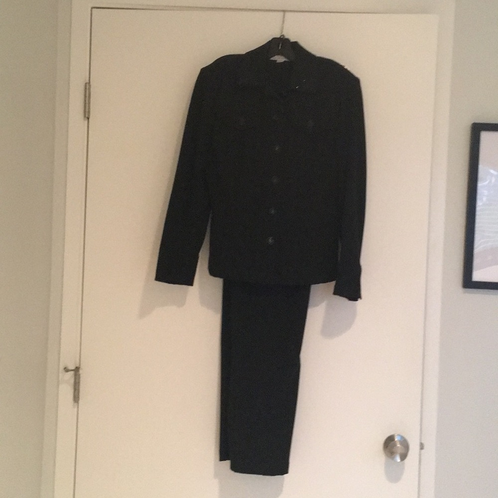 Pants suit